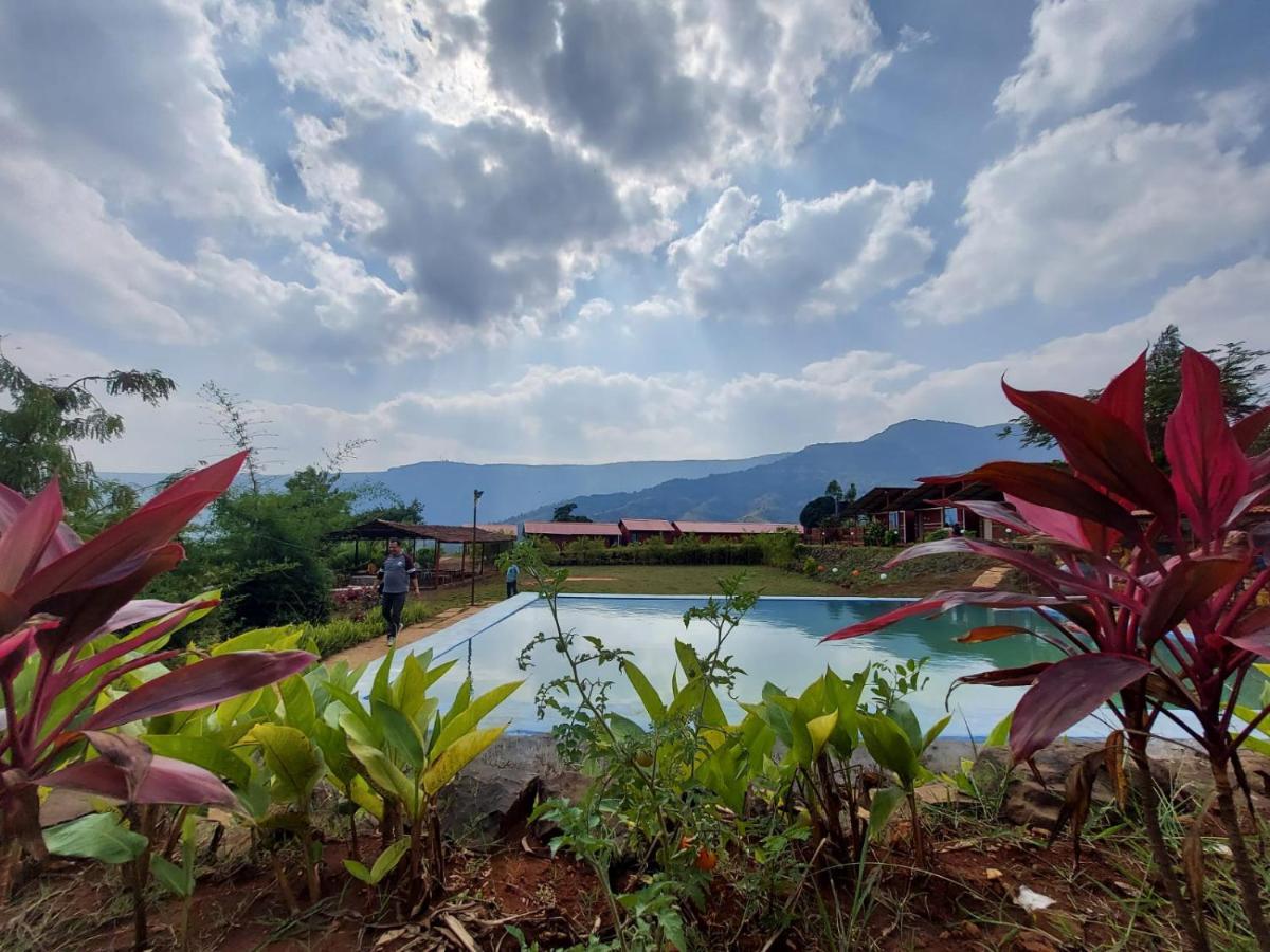 Mysticstays Resort Wai Экстерьер фото