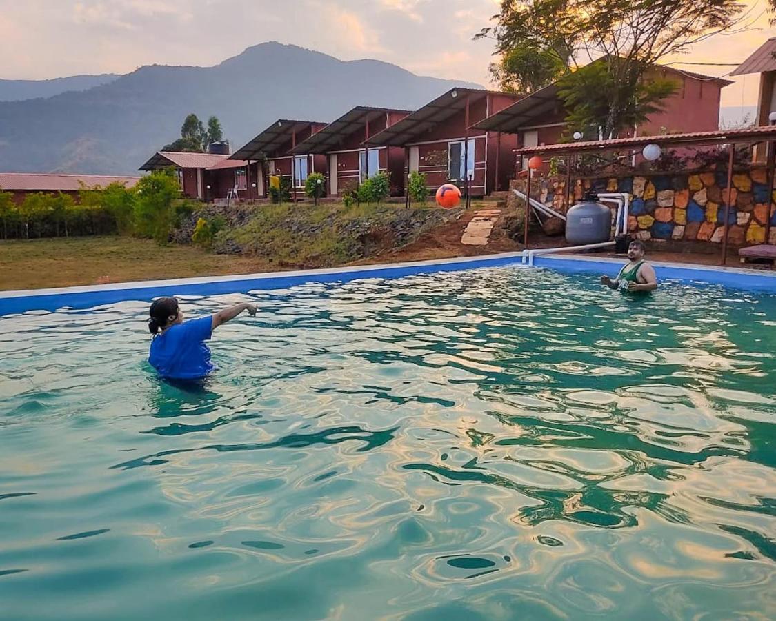 Mysticstays Resort Wai Экстерьер фото