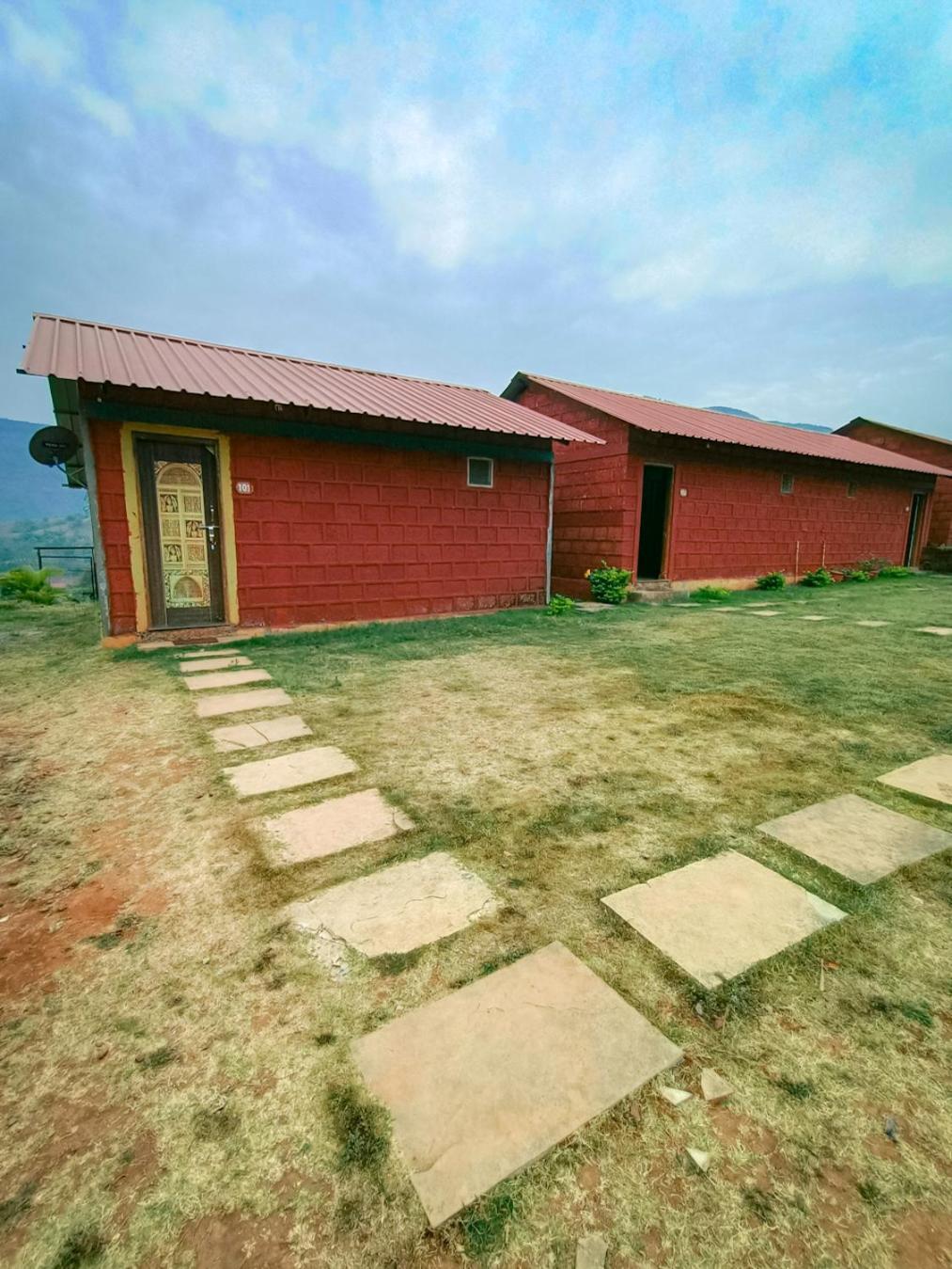 Mysticstays Resort Wai Экстерьер фото