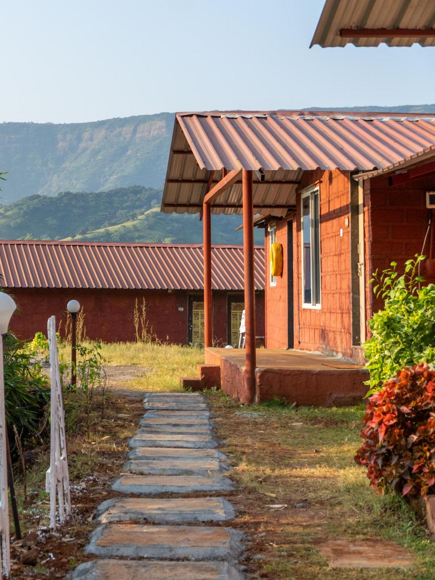 Mysticstays Resort Wai Экстерьер фото