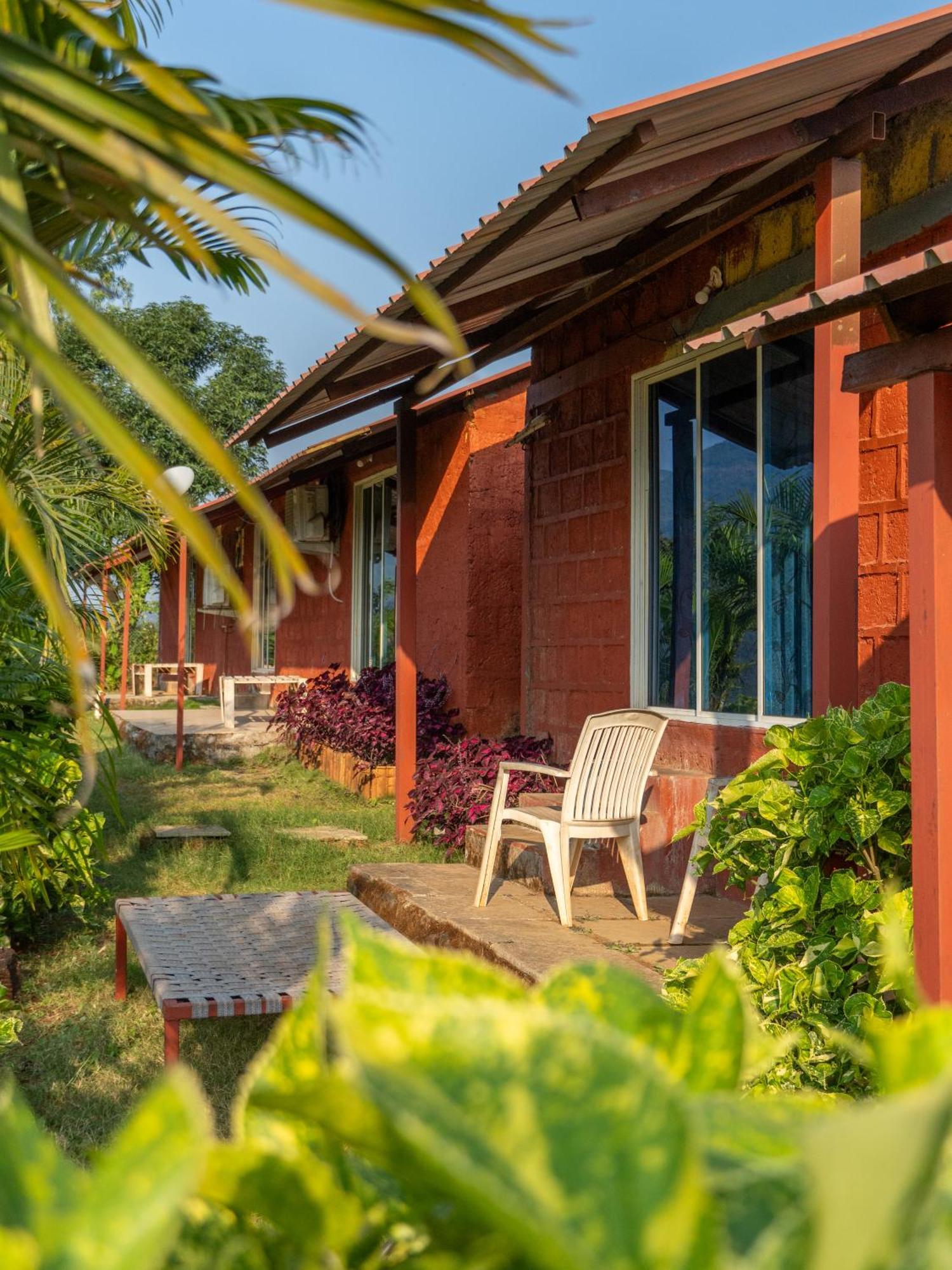 Mysticstays Resort Wai Экстерьер фото
