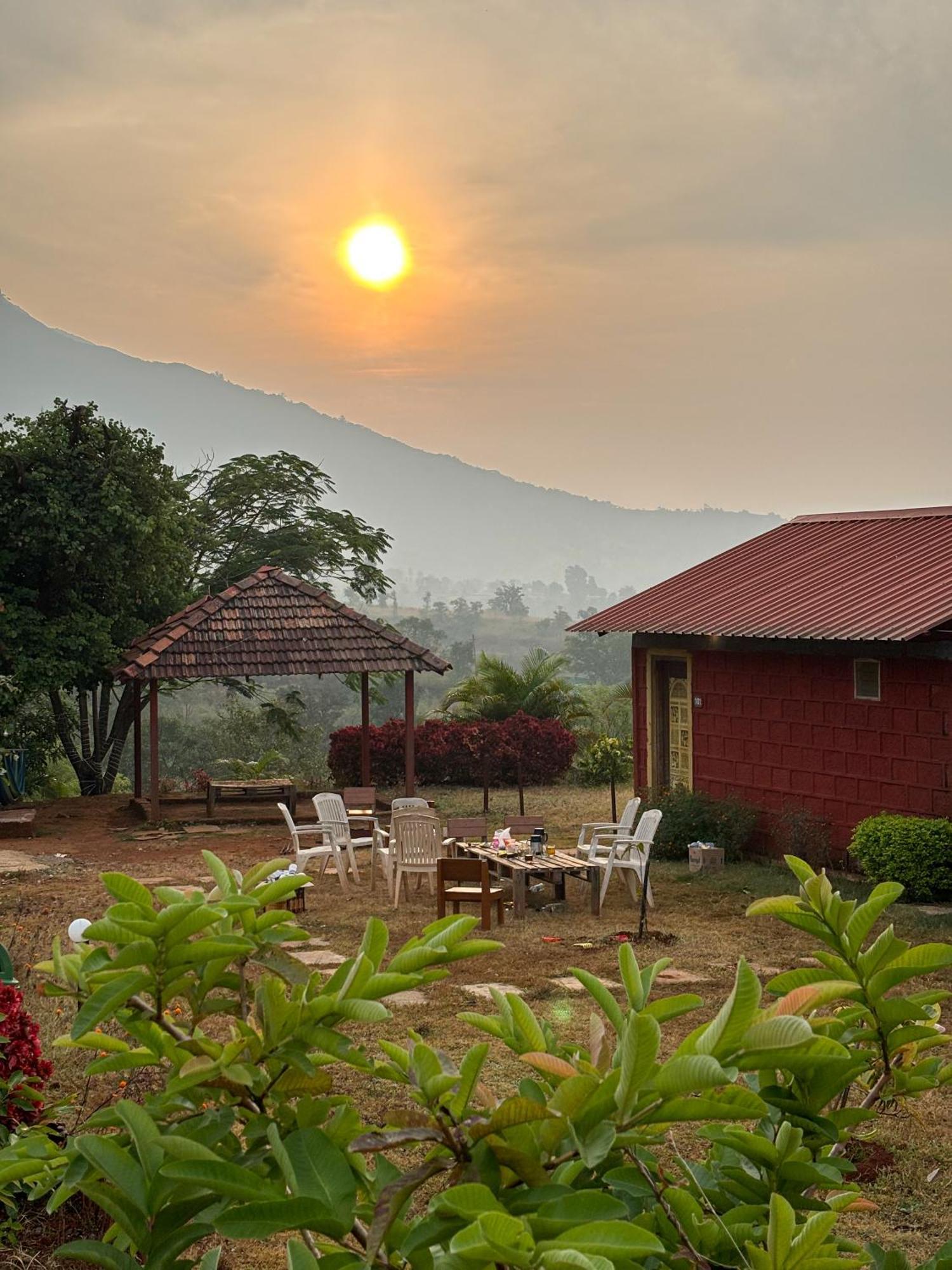 Mysticstays Resort Wai Экстерьер фото
