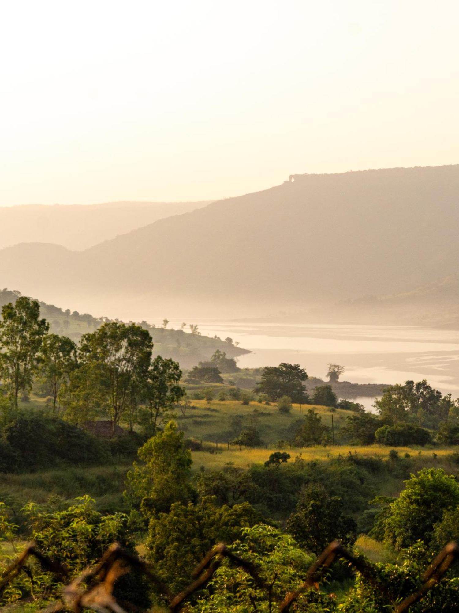 Mysticstays Resort Wai Экстерьер фото