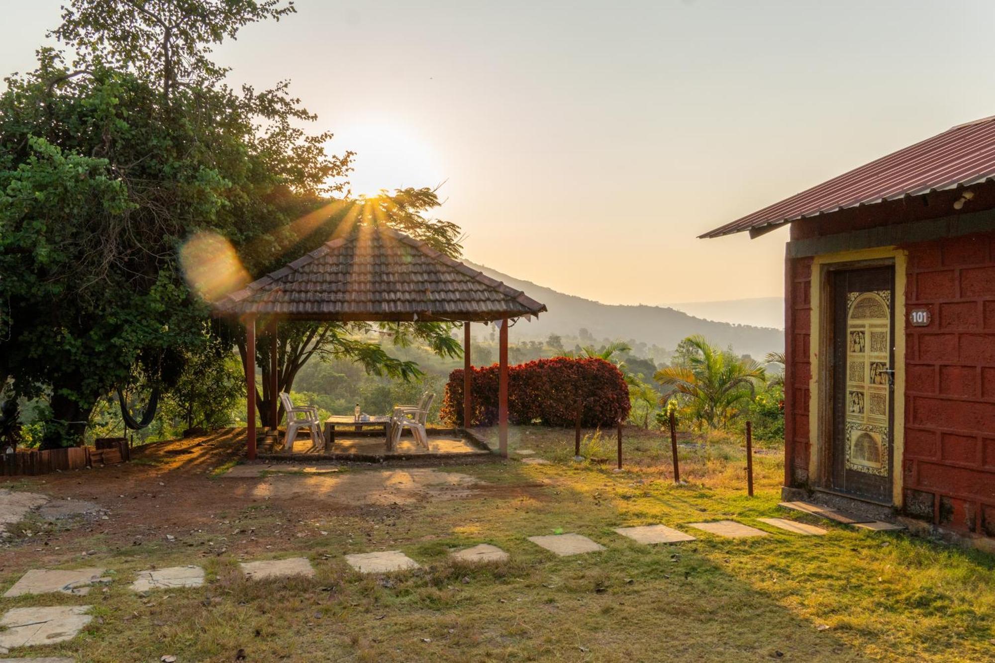 Mysticstays Resort Wai Экстерьер фото