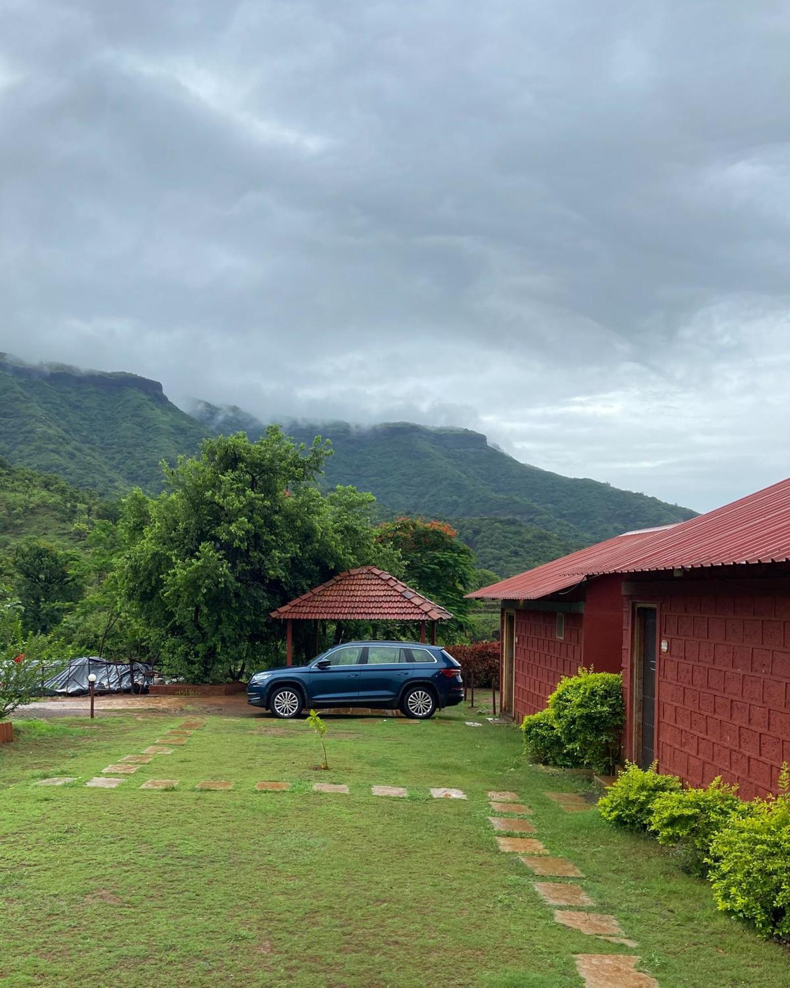 Mysticstays Resort Wai Экстерьер фото