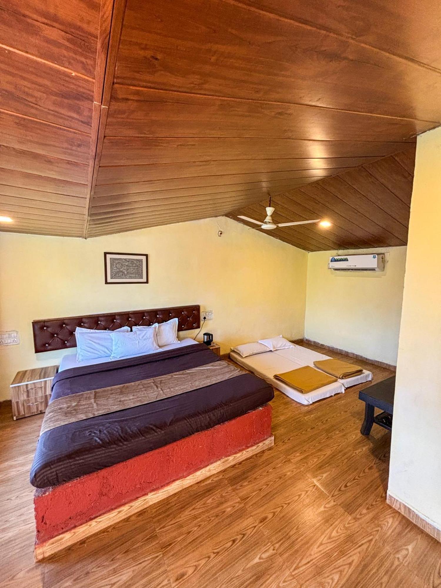 Mysticstays Resort Wai Экстерьер фото