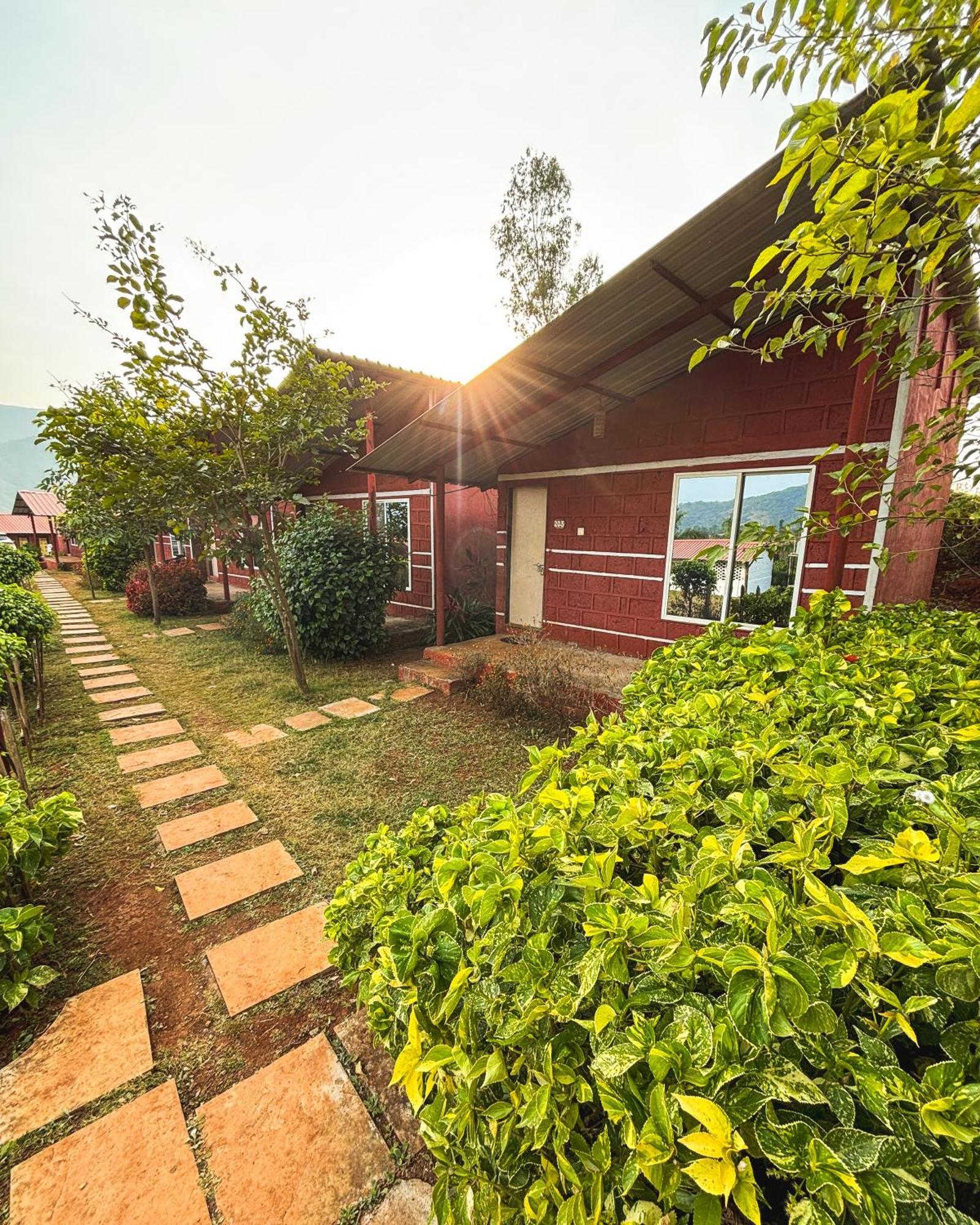 Mysticstays Resort Wai Экстерьер фото